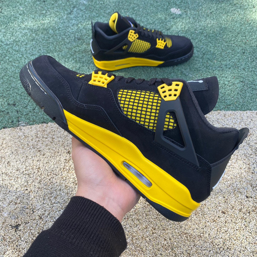 Air Jordan 4 Thunder Mid